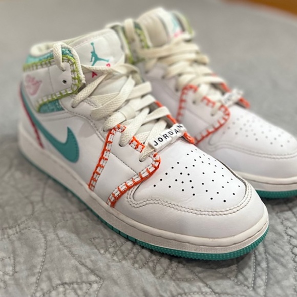 Nike Air Jordan 1 Mid SE GS White Teal Retro DM6218-100 - SIZE 5Y = 7 WOMENS - Picture 5 of 12